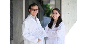 環衛所教授余國賓(左)與王安妤碩士